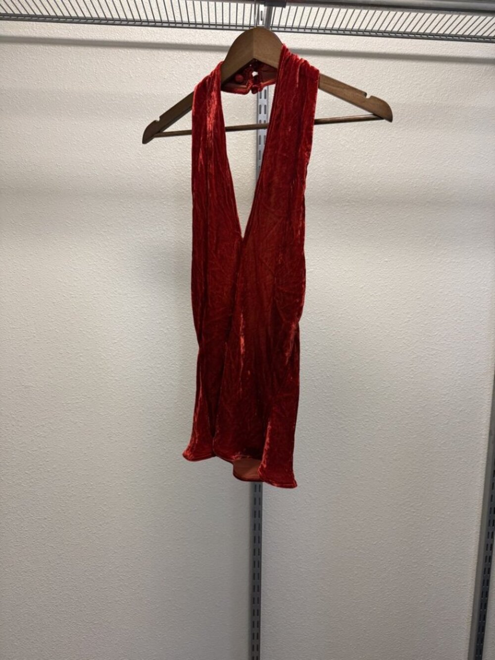 Hermes Govantes Red Crushed Velvet Plunge Halter Top Y2K Spanish EU 42 US 10